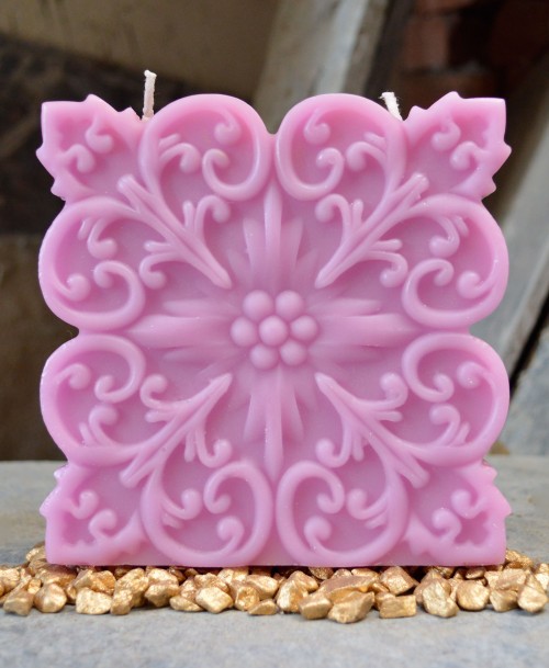 The mughal candle (radiant orchid )